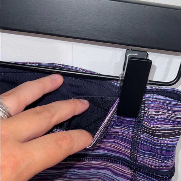 Lululemon Athletica 3/4 Lenth Purple Stripe Legging 6 - Picture 6 of 10